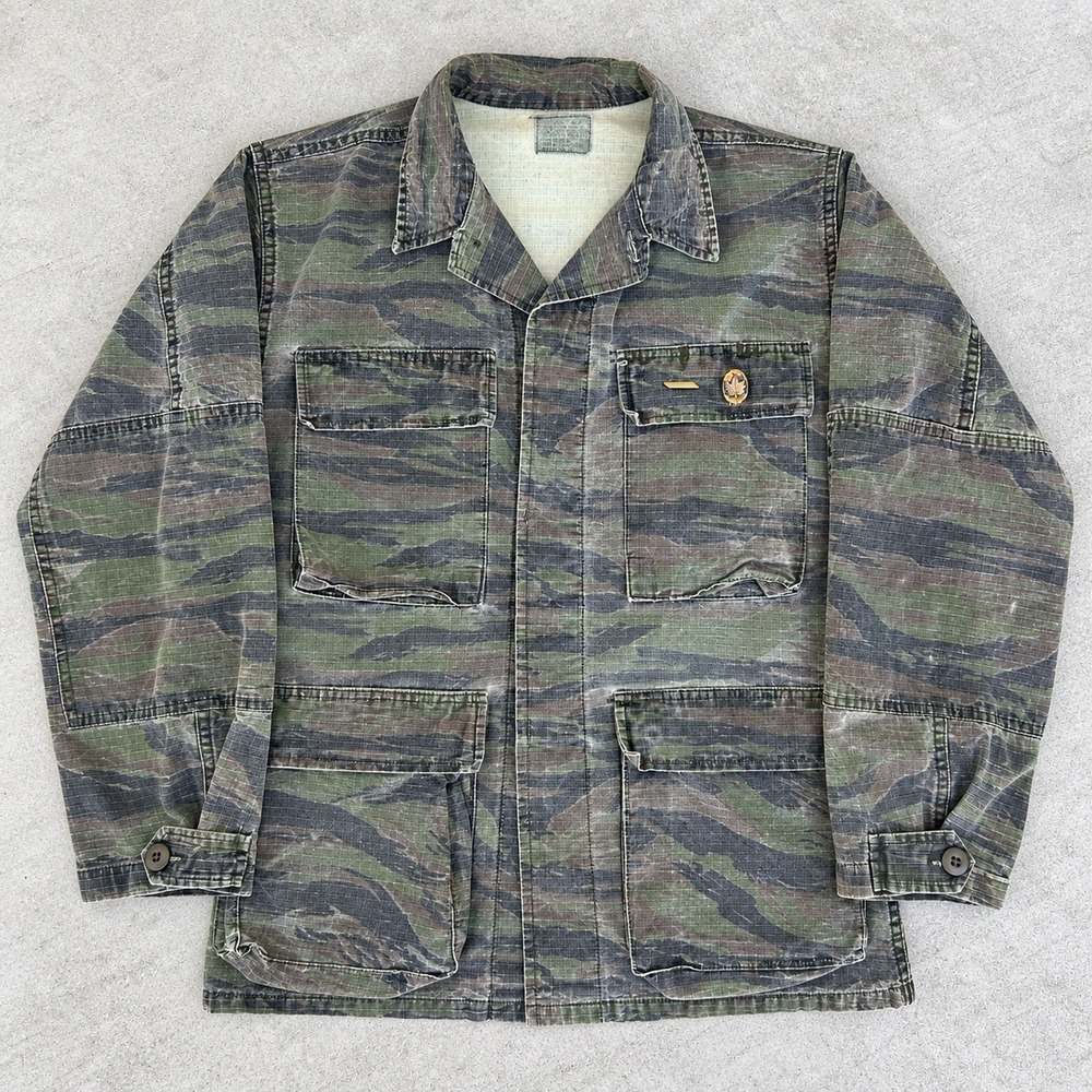 Vintage Military Tiger Stripe Camo Combat Jacket M Green Fatigue Utility Coat